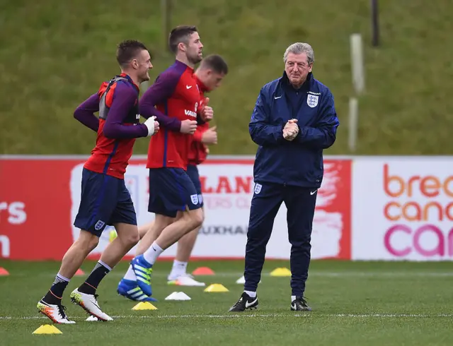 Roy Hodgson with Jamie Vardy in training