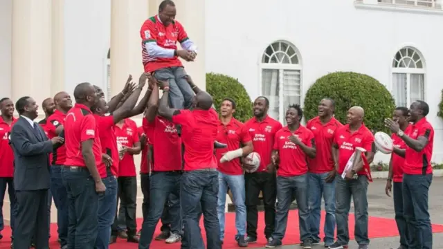 Kenya's rugby team hoisting up President Uhuru Kenyatta