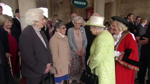 Queen meets other 90-year-olds