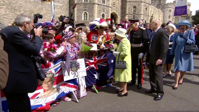 Queen meets crowds at Windsor