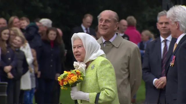 Queen looks at the beacon at Windsor