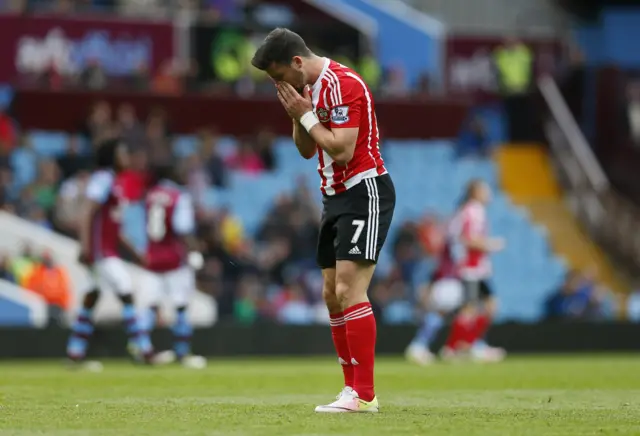 Shane long looks dejected