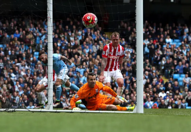 Sergio Aguero scores