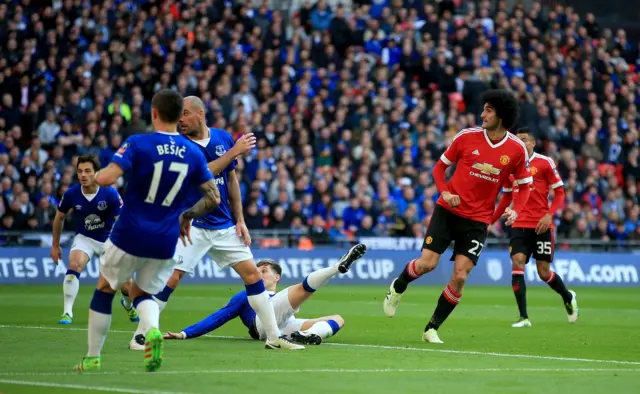 Marouane Fellaini scores