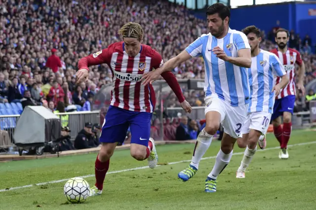 Fernando Torres runs with the ball