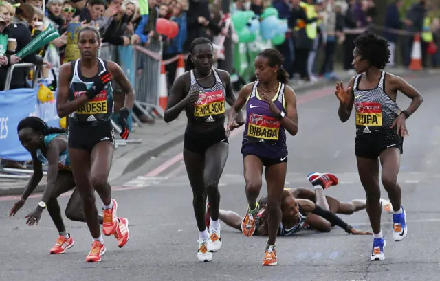 Fallers in the women's elite race