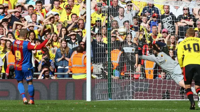 Kevin Phillips scores at Wembley