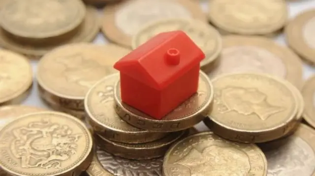 Monopoly house on £1 coins