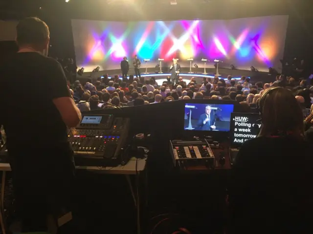 Huw Edwards and the audience before the Welsh leaders' debate