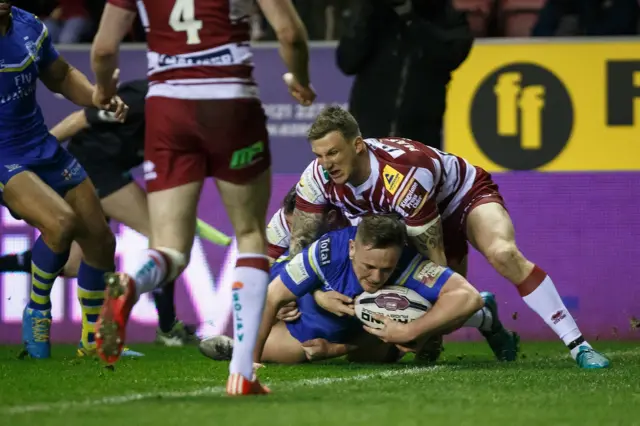 Ben Currie scoring a try against Wigan