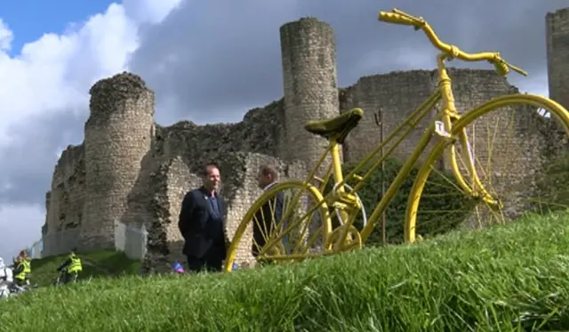 Tour de Yorkshire yellow cycle at Conisbrough Castle