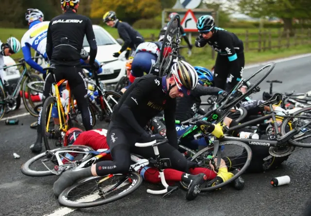 Tour de Yorkshire crash