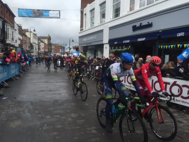 Cyclists lining up