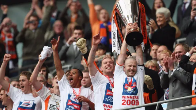 Luton Town win 2009 JT Final