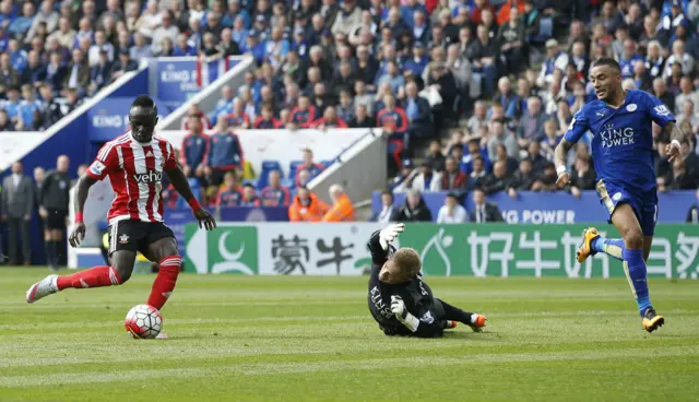 Sadio Mane of Southampton shoots at goal