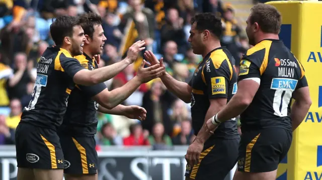 Wasps celebrate Rob Miller's first try