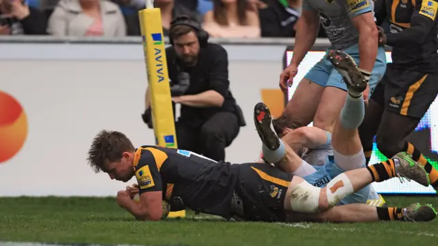 Jamie Stevenson crosses for Wasps' third try