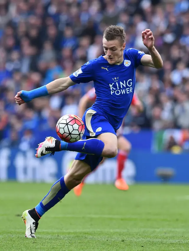 Jamie Vardy controls the ball