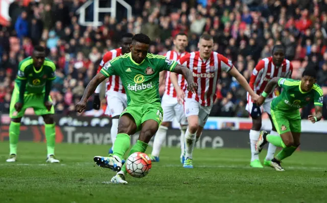 Jermain Defoe scores