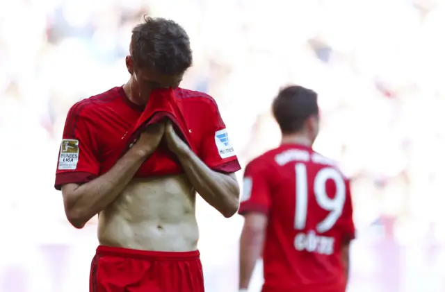 Thomas Mueller reacts