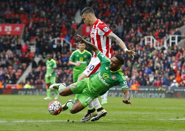 Geoff Cameron fouls