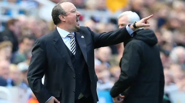 Rafael Benitez instructs