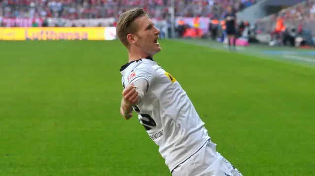 Andre Hahn celebrates