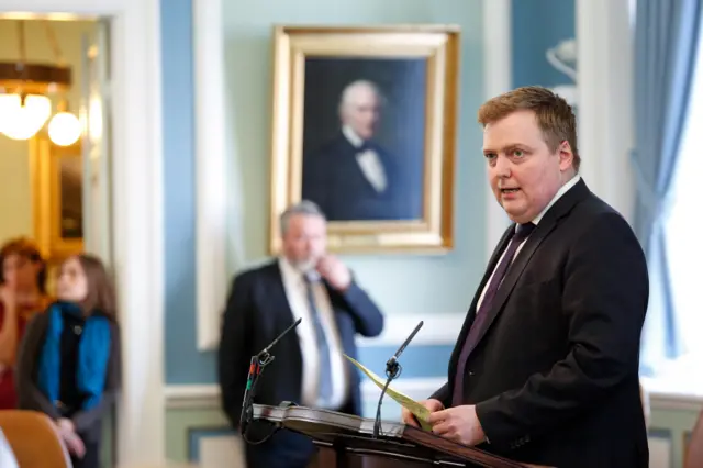 Sigmundur Gunnlaugsson speaks during a parliamentary session in Reykjavik (4 April 2016)
