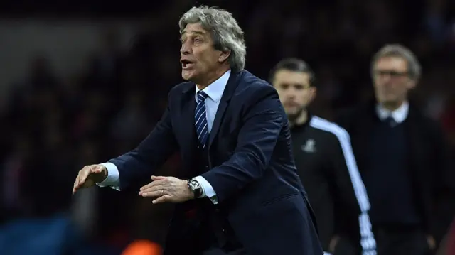 Manuel Pellegrini instructs