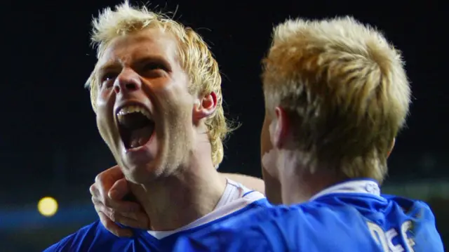 Eidur Gudjohnsen celebrates