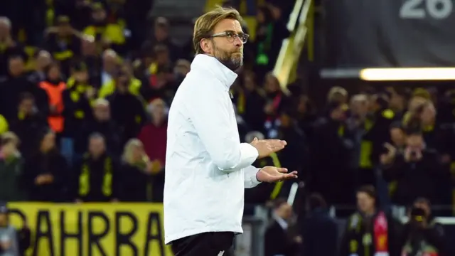 Jurgen Klopp applauds