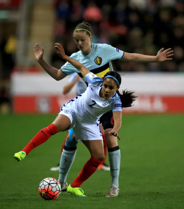 England's Alex Scott and Belgium's Tine De Caigny battle for possession