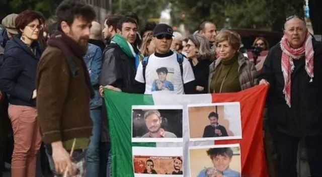 People protesting about Giulio Regeni's murder