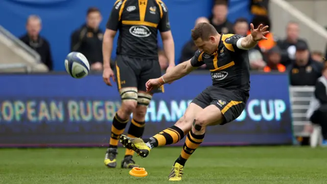 Wasps' Jimmy Gopperth kicks at goal