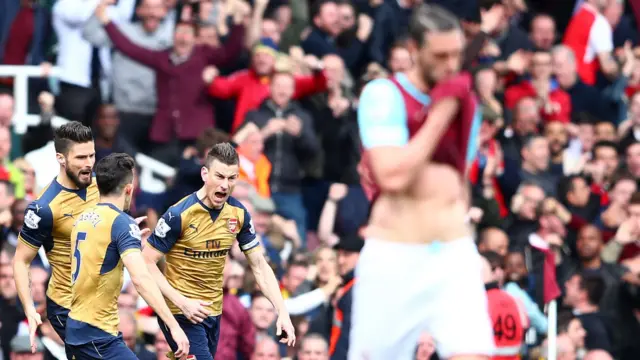 Laurent Koscielny celebrates