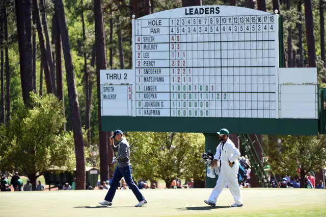 Jordan Spieth acknowledges the crowd