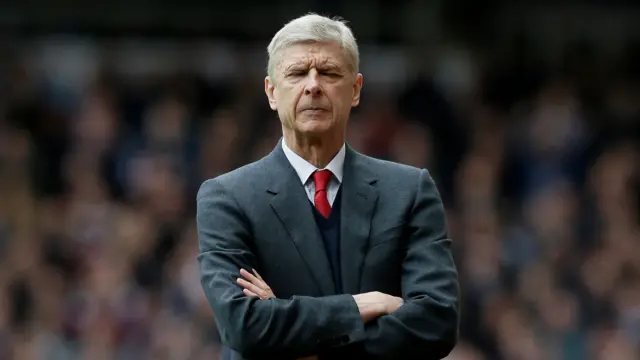 Arsene Wenger looks dejeected