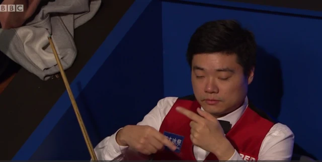 Ding Junhui signals a rereack