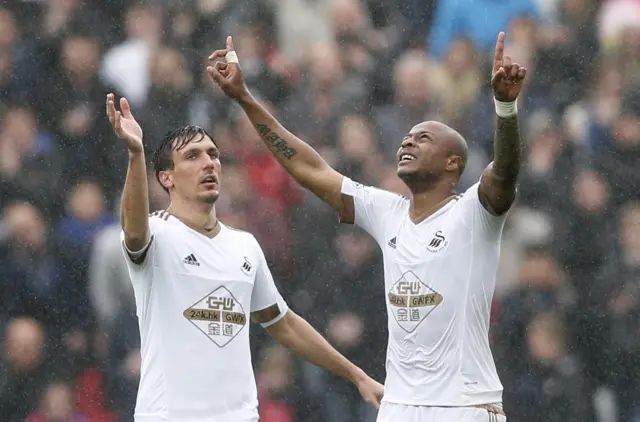 Andre Ayew celebrates