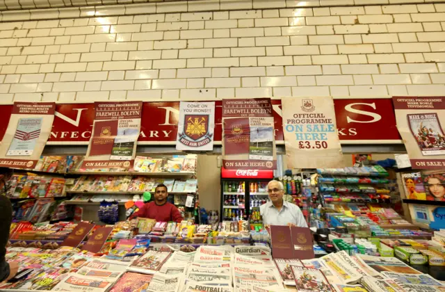 Programme and confectionary sellers