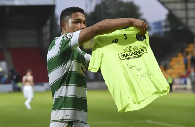 Emilio Izaguirre says thank you to the Celtic fans