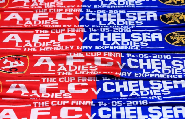 Arsenal v Chelsea scarfs