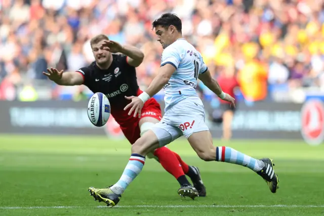 Dan Carter kicks the ball