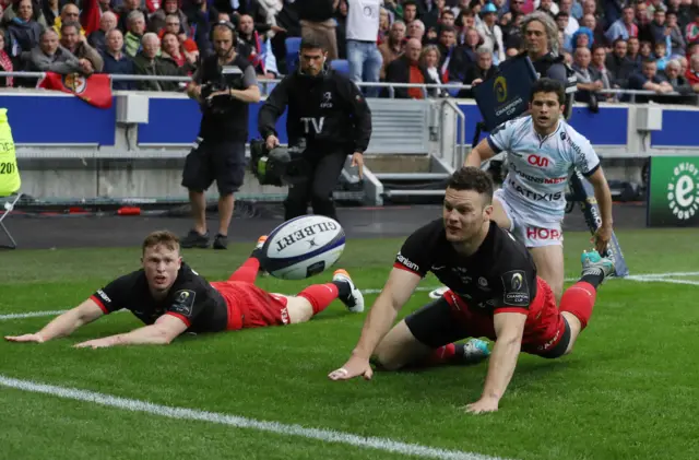 Chris Ashton and Duncan Taylor of Saracens dive for the ball