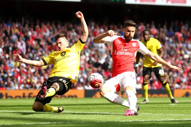 Olivier Giroud scores Arsenal's second