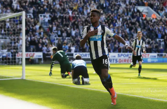 Rolando Aarons celebrates