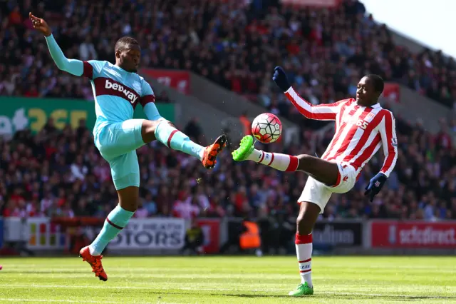 Gianni Imbula and Diafra Sakho tussle in midfield