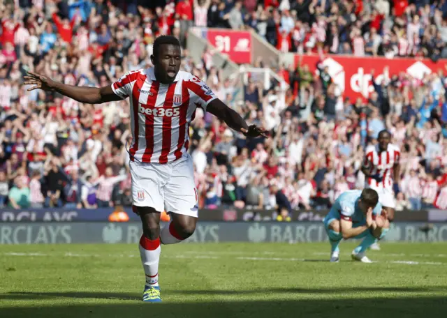 Mame Biram Diouf celebrates his goal