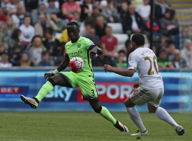 Bacary Sagna fouls Jefferson Montero