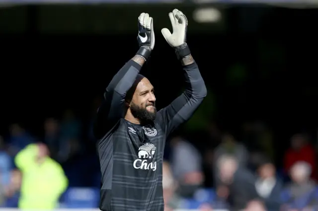 Tim Howard bids farewell to the Everton fans